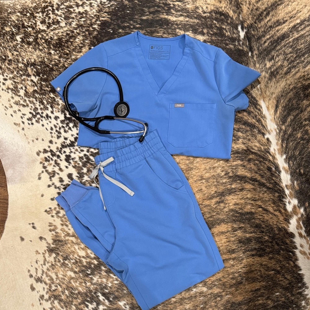 FIGS Ceil Blue high waisted Uman joggers and Catarina one pocket top